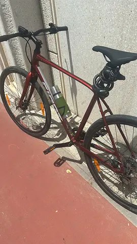 High quality GIANT red hybrid/commuter bike with bottle holder - LARGE
