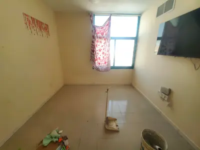 Lavish 1bhk good building near muwailah bus stop rent 29k