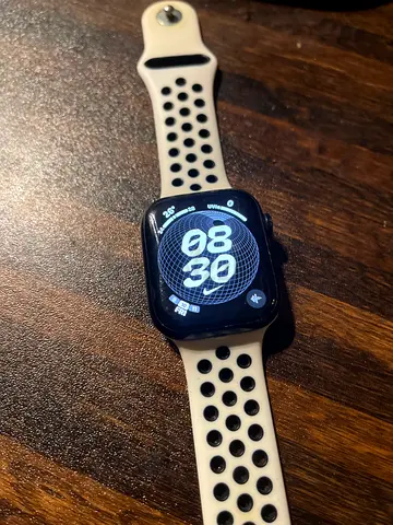 Apple Watch Series 7 45mm (with nike sport band) - Good condition