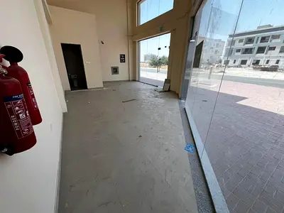 محل اول ساكن كورنر لايجار السنوي ب الجرف 3 باركينج متوفر مطبخ و حمام جاهز مساحة كبيره ايجار 50 الف سنوي تامين2000 كاش 4 دفعات وممكن 6