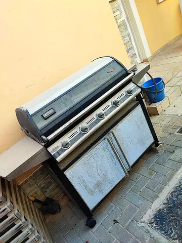 Beefeat 4 Burner Gas BBQ with gas cylinder