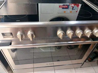 Bosch Series 8 Electric Ceramic cooker 90cm like new
