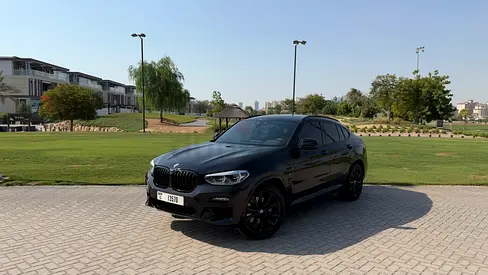 GCC • BMW Warranty + Service Contract • One Previous owner from new •