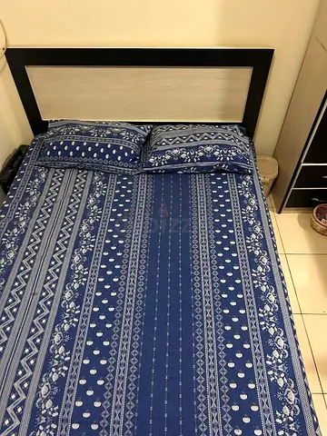 queen side bed with Matress