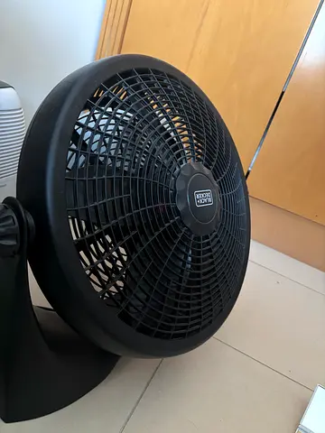 Black Decker Oscillating Table/Floor Fan - Good Working Condition