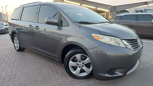 2011 Toyota Sienna SE | American Specs | Well Maintained Family Van