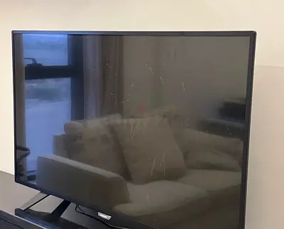 Samsung 40 LED TV (used) - scratches on screen, powers on