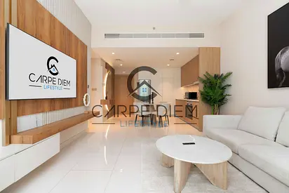 Spacious Modern Unit with Beach Access