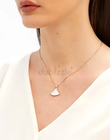 This is a Bvlgari necklace from the Divas Dream collection, crafted in rose gold with a mother-of-p