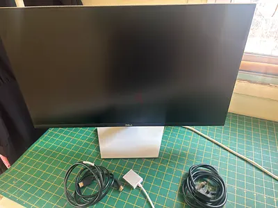 Dell PC Monitor with Power and Display Cables