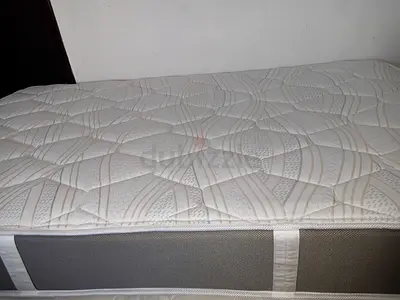 Single mattress in good clean condition - firm support 130×200 size