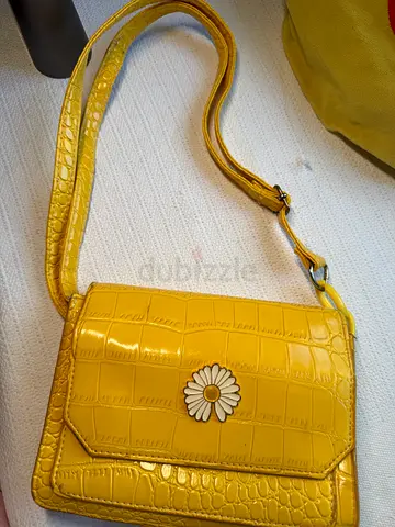 Yellow croc-effect shoulder bag with daisy detail
