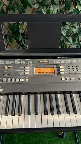 Yamaha electronic keyboard with stand and music rest - perfect working condition