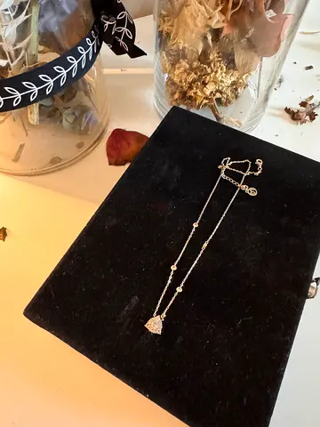 Zircon necklace