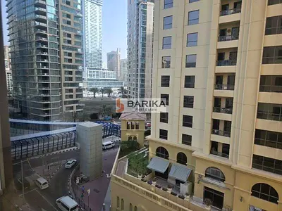 Spacious Unit | Prime Location | Beachside Living