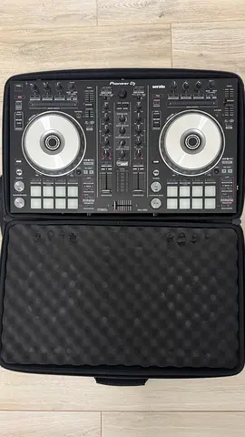 Pioneer DDJ SR2 - Serato with Magma Bag and Reloop Laptop Stand
