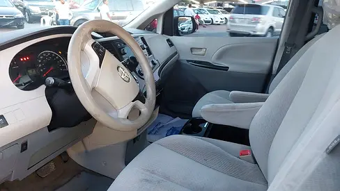 صورة 17 لـ 2011 Toyota SIENNA