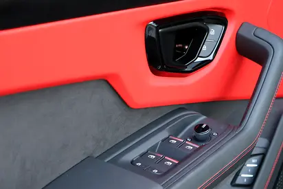 2026 Lamborghini URUS — миниатюра 17