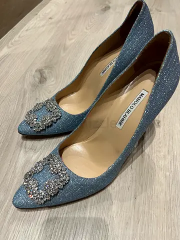 Manolo Blahnik Hangisi Glitter Pumps