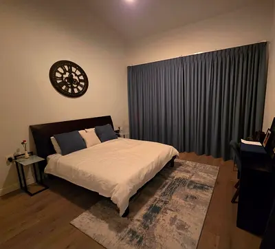 Queen size bed - Marina Home (hard wood)