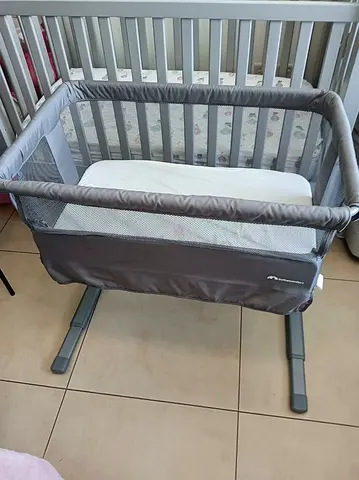 Side-sleeping bedside bassinet - grey, used, good condition