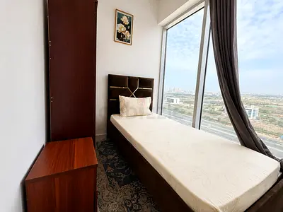 Single Partition with Window in Skycourts, 5 mins from DSO
