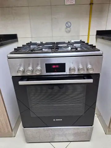Moving out deal : Bosch free standing cooker HXQ38AE50M - Excellent condition