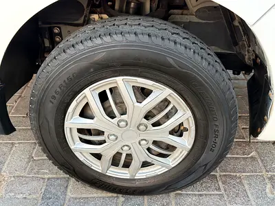صورة 14 لـ 2016 Nissan URVAN