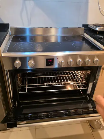 Bosch 5 Ceramic Hobs Cooker Stove with oven HKK99V850M