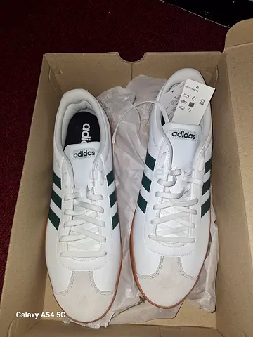 White Adidas Samba-style sneakers with green stripes - Brand new in box