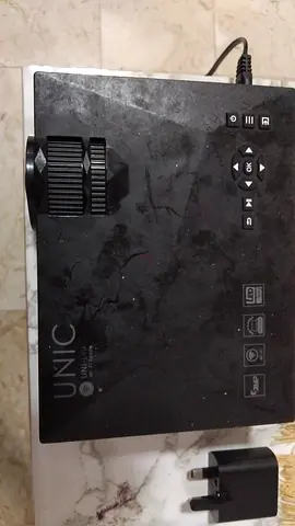 URGENT MOVING SALE: UNIC WiFi Projector + Electric Motorized Screen Bundle – Must Go!