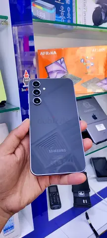 SAMSUNG S23 FE,, 8GB RAM,,128 GB STORAGE, TRA UAE VERSION, DUAL SIM,, ALL ORIGINAL DEVICE