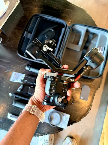 DJI RS 4 Pro Combo Pack (Latest Model) in excellent, like-new condition. Very clean and barely used.
