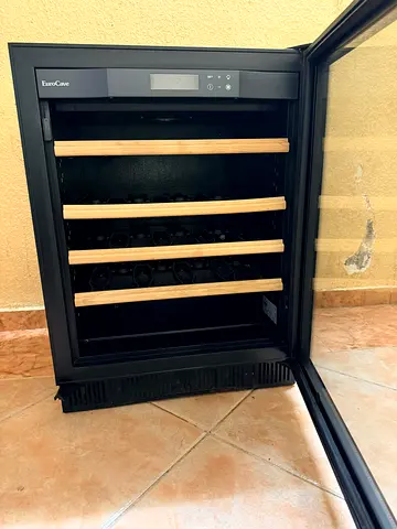 EuroCave Wine Cooler Refrigerator - Built-in/Free-standing, 50cm, Black