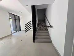 🔥 Super Hot Distress Deal | Freehold | 4BR Corner Townhouse with Private Majlis | Large Corner Pl