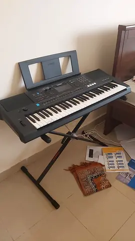 Yamaha PSR-E473 Digital Keyboard with Stand