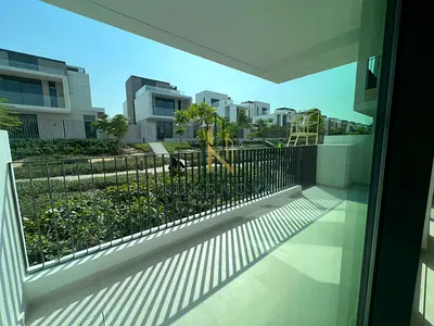 Single row | Handed over | Close to pool | facing park