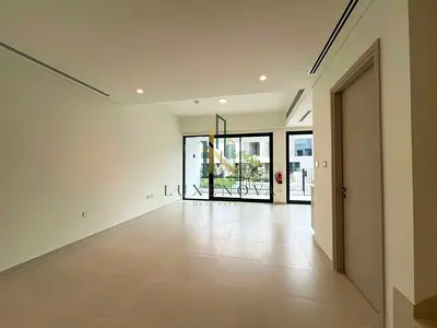 Single row | Handed over | Close to pool | facing park