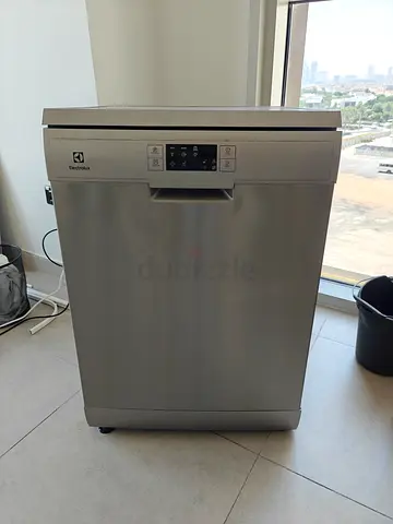 Electrolux freestanding stainless steel dishwasher - work perfectly