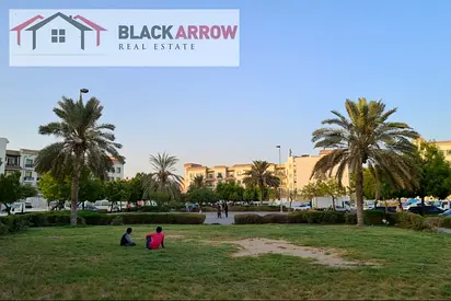 متجر مواجه للشارع | مجمع اليونان | واجهة زجاجية