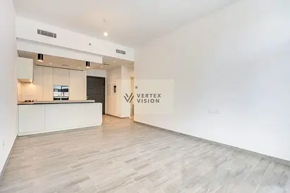 GROUND FLOOR 1BR HIGH END QUALITY LARGE TERRACE FITTED KITCHEN