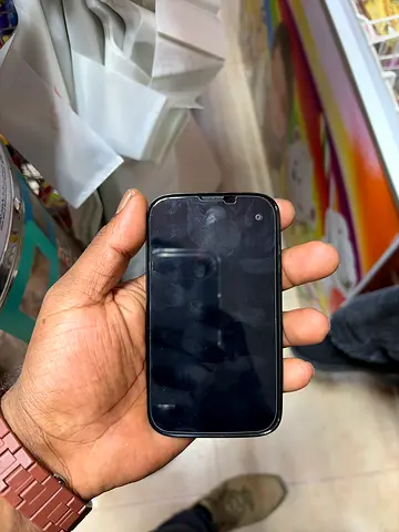 Used iPhone with visible screen wear - 128GB (black) zero scratch no use