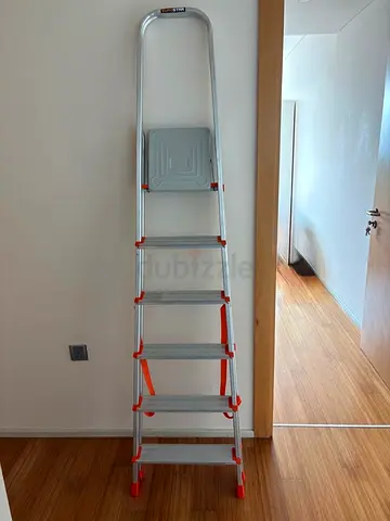 6-step Aluminum Folding Step Ladder - Lightweight, Stable
