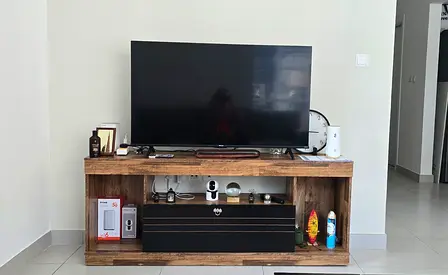 Hisense 55 4K Smart TV + TV Unit | Excellent Condition