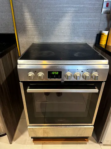 Whirlpool Electric Cooker  Oven | Ceramic Hob | Excellent Condition | AED 1,100