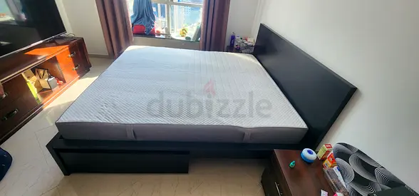 Ikea Malm kings size bed 180cmx200cm with mattress and underneath 2storage drawers