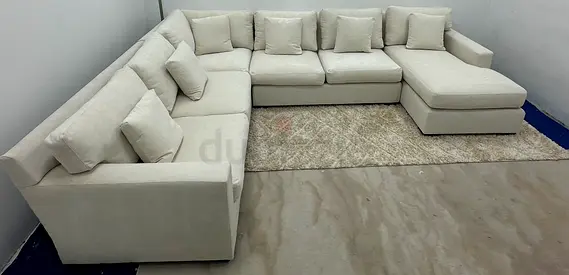 Brand new condition cratebarrel Ushape sofa