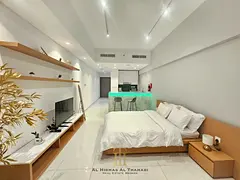 Close Kitchen / Fully Furnished / Premium Amenities