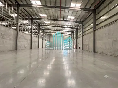 HUGE WAREHOUSE WITH PARKING SPACE | EXCELENT ACCESSIBILITY