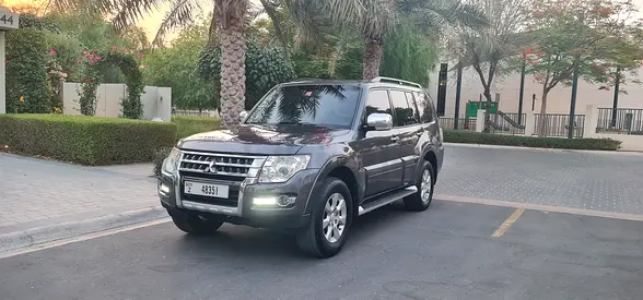 Mitsubishi Pajero 2015 GLS Top Line GCC Specs zero accident expat family used.